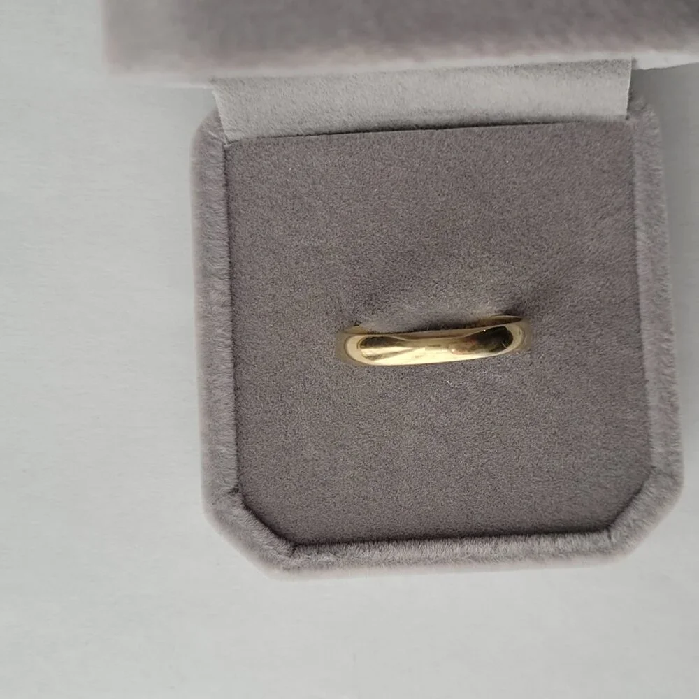 Yellow Gold Tradtional Wedding Band 10k Size 8 1/2 Smooth Ring - Picture 11 of 15